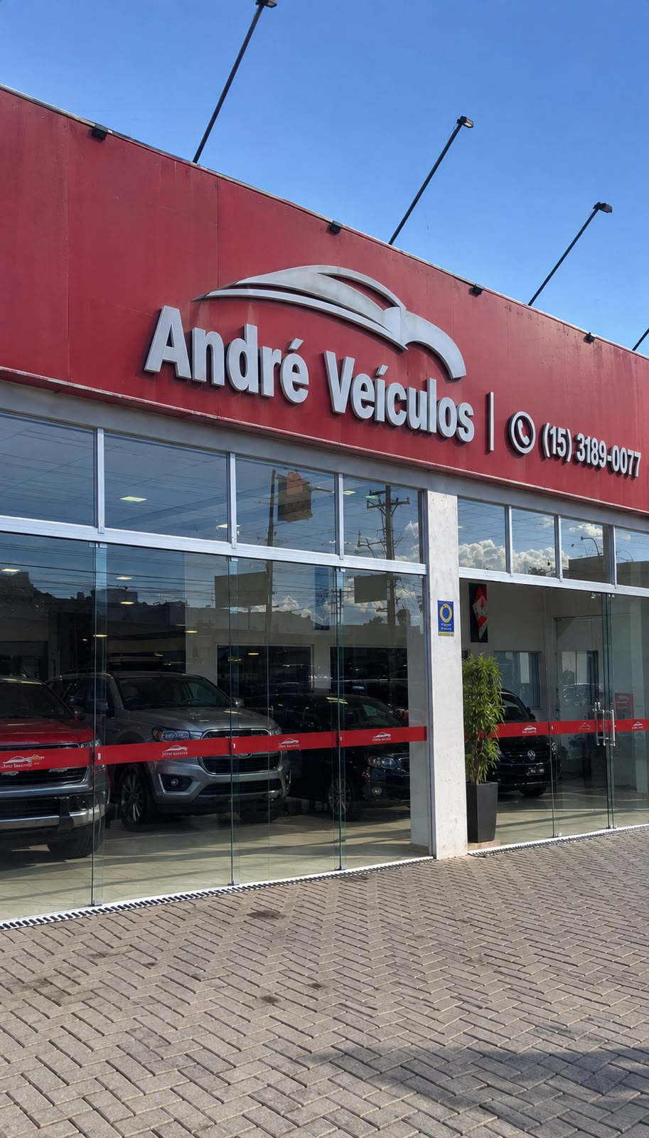 Loja André Veículos vista da rua